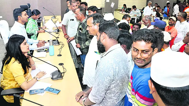 అర్జీల పరిష్కారానికి ప్రాధాన్యం