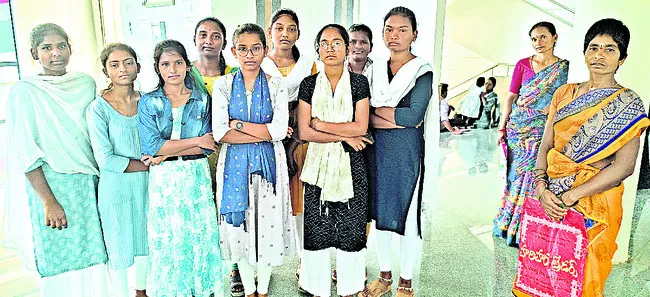 సెకండియర్ బోధన చేయలేమని..