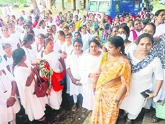 పదోన్నతుల కోసం ఏఎన్ఎంల ధర్నా