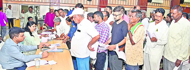 ప్రజావాణి.. సమస్యల ఝరి
