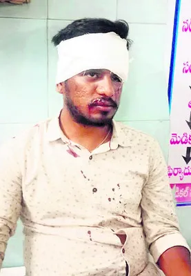 ఆటో ఢీకొని డిగ్రీ విద్యార్థికి తీవ్ర గాయాలు