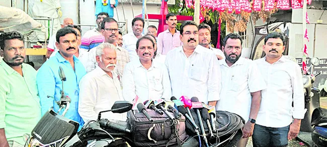 ప్రశ్నిస్తే అక్రమ కేసులు పెడతారా ?