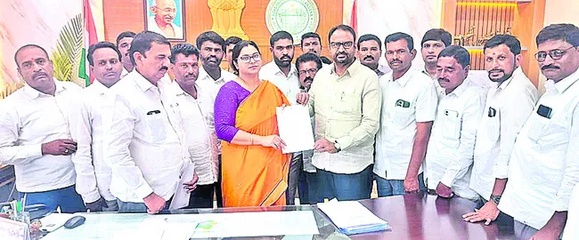 కాంగ్రెస్‌ పార్టీ కార్యాలయానికి స్థలం కేటాయించాలి
