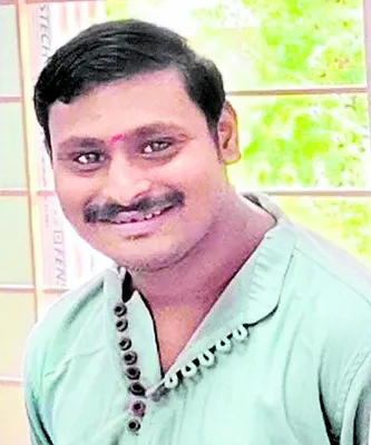 రోడ్డు ప్రమాదంలో కొత్త పెళ్లికొడుకు మృతి