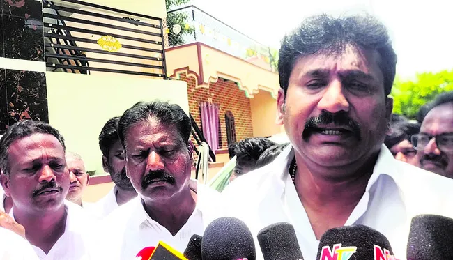జనాన్ని కంట్రోల్ చేసిన నాపై కేసులా?