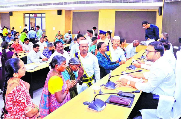 ప్రజావాణి దరఖాస్తులపై ప్రత్యేక శ్రద్ధపెట్టాలి