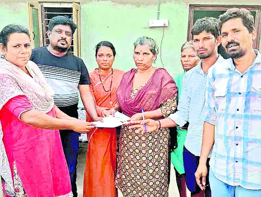 పద్దెనిమిదేళ్లకు ఇంటికి చేరిన మహిళ 