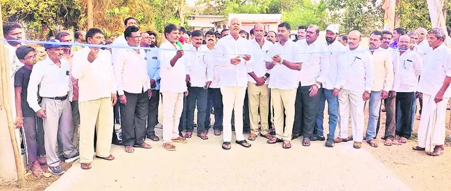 పంటలకు గోదావరి జలాలు అందిస్తాం..