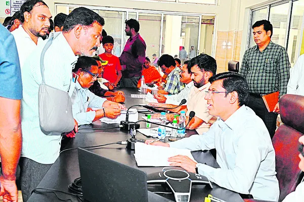 అతీగతీ లేక తగ్గిన వినతులు