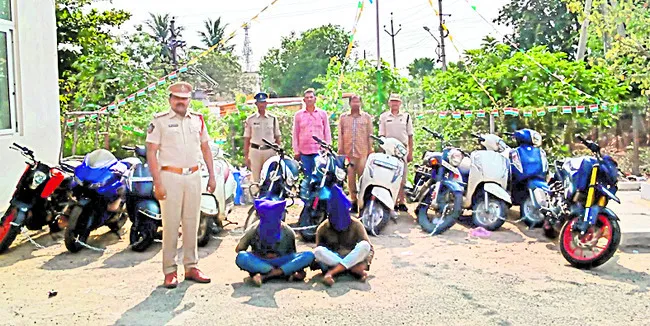 బైక్ దొంగల అరెస్ట్