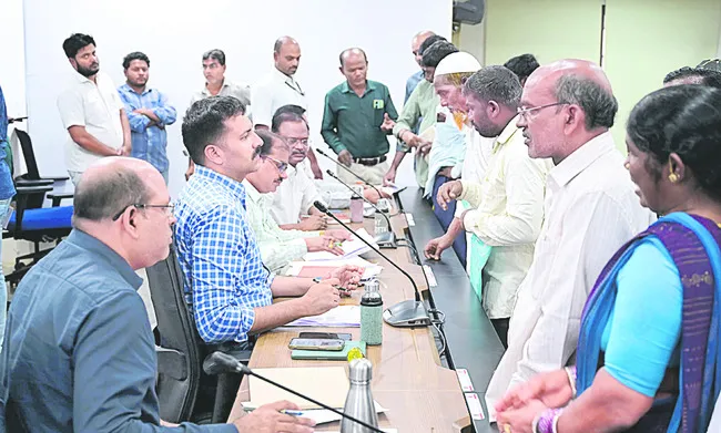 ప్రజావాణికి 68 అర్జీలు