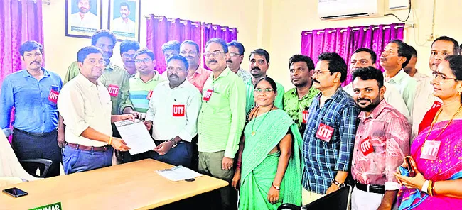 ఉపాధ్యాయుల సమస్యలపై యూటీఎఫ్ ధర్నా