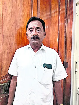 అక్రమ రిజిస్ట్రేషన్లు రద్దు చేయాలి 
