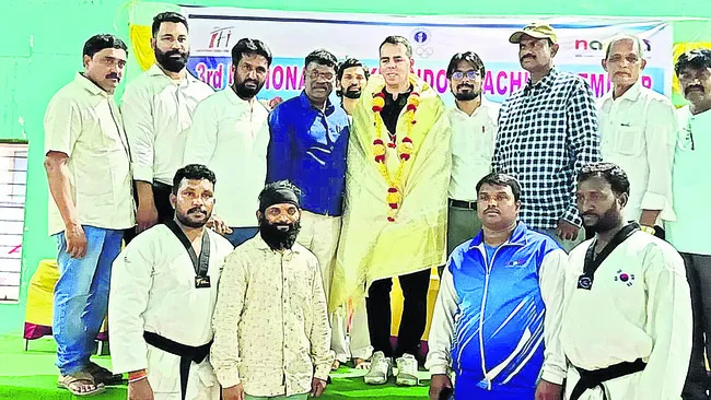 ఆత్మరక్షణ విద్యలో ప్రావీణ్యం సాధించాలి