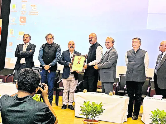 ప్రొఫెసర్ మల్లారెడ్డికి ఫెల్లోషిప్ ప్రదానం