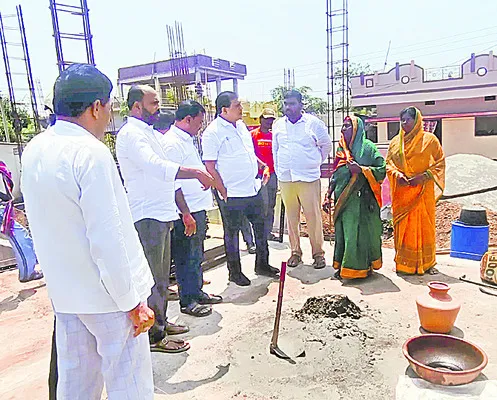 అర్హులైన వారికి ఇందిరమ్మ ఇళ్లు