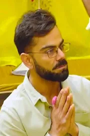 Virat Kohli And Anushka Sharma Visit Premanand Ji Maharaj In Vrindavan 5