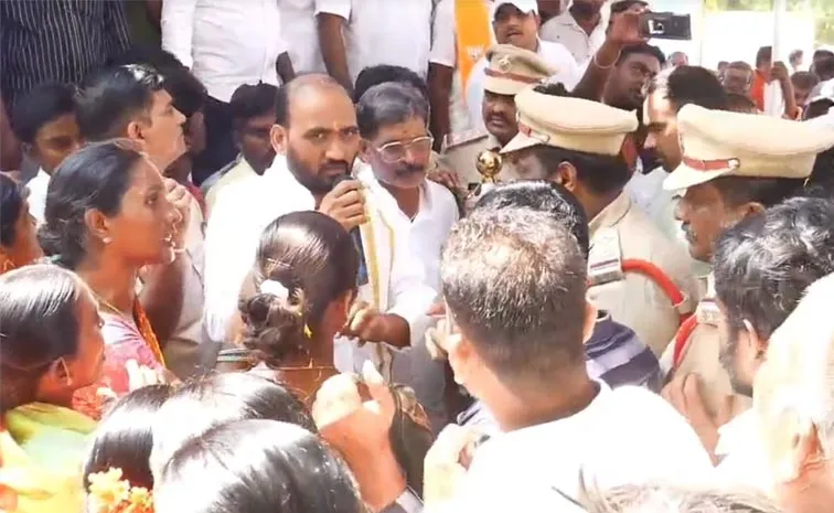 ఎమ్మెల్యే కాకర్ల సురేష్ కు చేదు అనుభవం