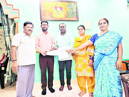 ఆదర్శనీయులు... ఆ దంపతులు