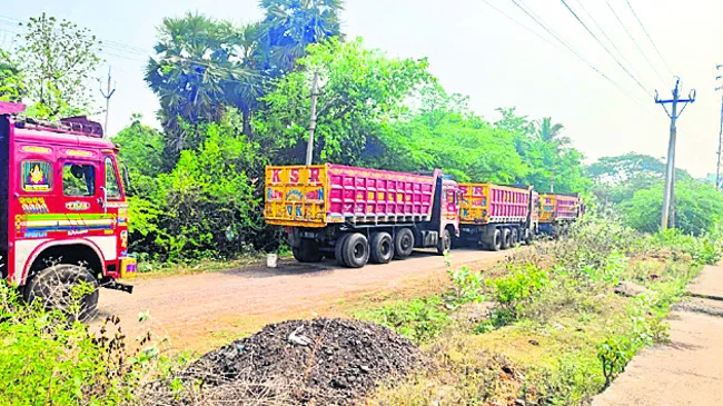 ఇచ్చట.. సునాయాసంగా.. కబళిస్తున్నారు
