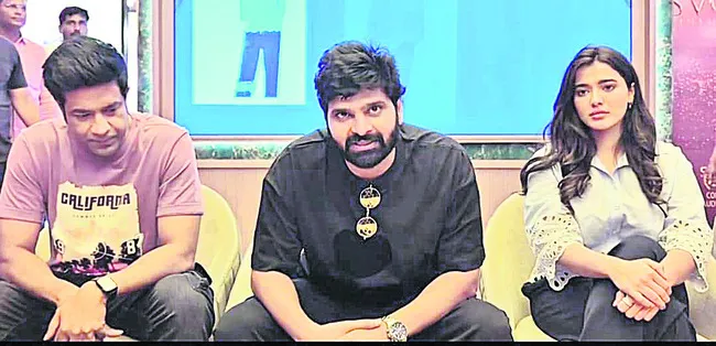 ఏలూరులో సింగిల్‌ చిత్ర బృందం సందడి 