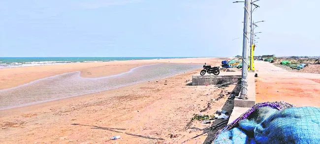 సంద్రం.. అల్లంతదూరం! 