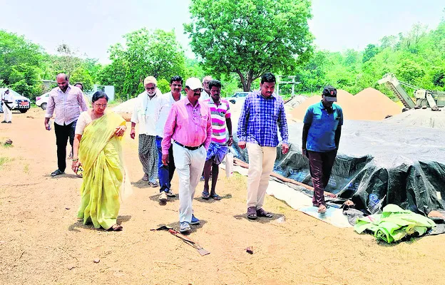 కొనుగోళ్లను వేగవంతం చేయాలి 