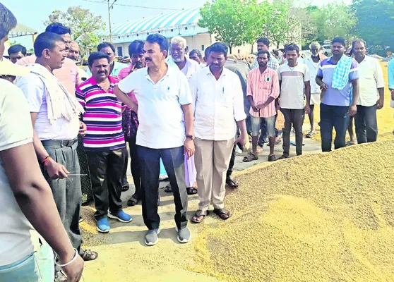 రైతులకు ఇబ్బందులు కలిగిస్తే చర్యలు