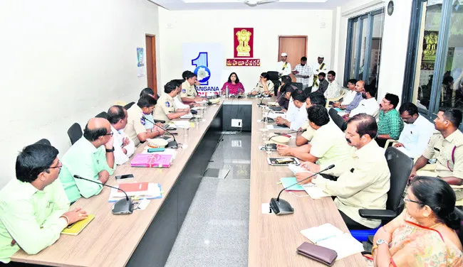 ఇందిరమ్మ ఇళ్ల గ్రౌండింగ్‌ వేగిరం చేయాలి 