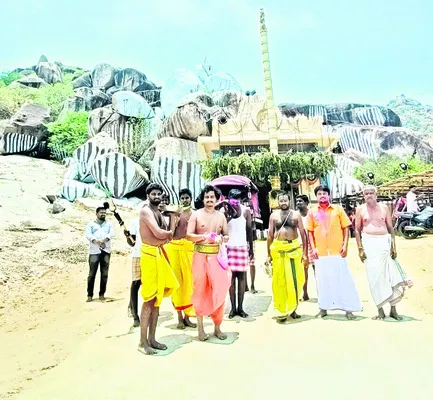 మన్యంకొండలో వైభవంగా వసంతోత్సవం 