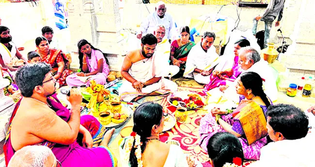 వైభవంగా రెడ్డెమ్మతల్లి పునః ప్రతిష్ట అంకురార్పణ