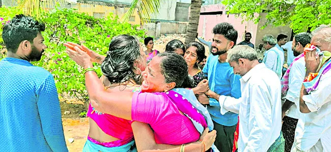 మరణంలోనూ ఒకరికొకరై..