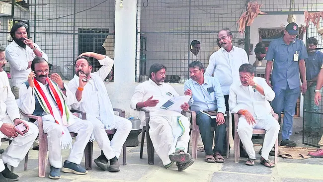 అభివృద్ధి పనుల్లో వేగం పెంచాలి