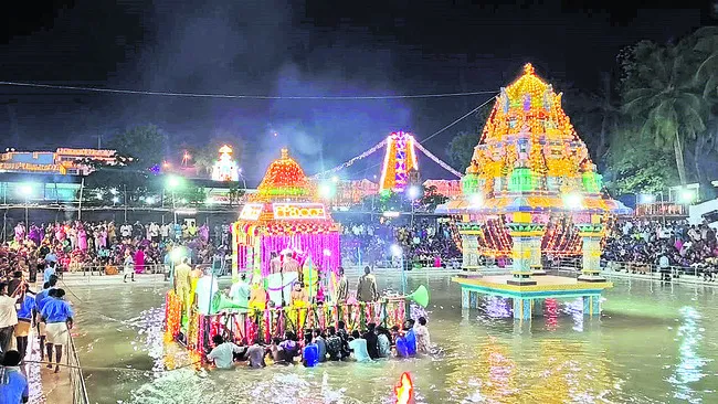 వైభవం.. తెప్పోత్సవం