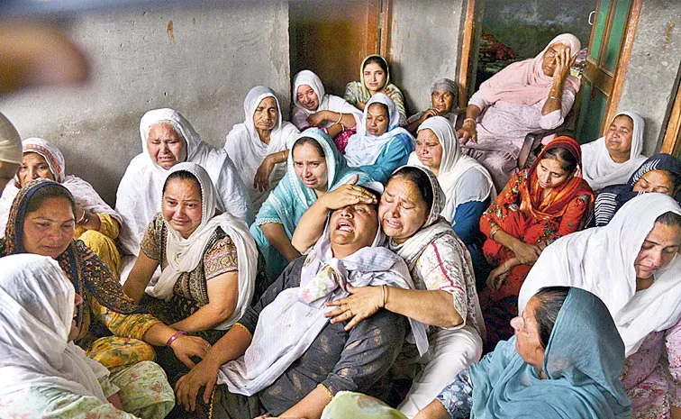 21 people dead and 10 hospitalized after drinking tainted liquor