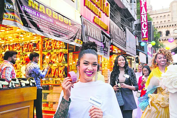 ● గ్రాండ్‌ వెల్‌కమ్‌ 