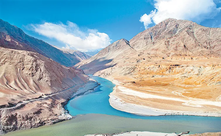 Sakshi Guest Column On India Pakistan Water Issues