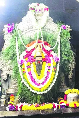 కిక్కిరిసిన విఘ్నేశ్వరుని సన్నిధి