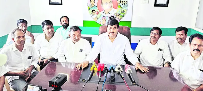 29న వైఎస్సార్‌సీపీ నేతలకు సన్మానం 