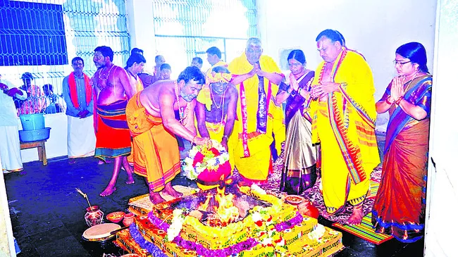 వైభవంగా చక్రతీర్థస్నానం