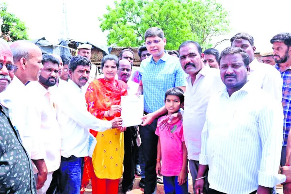 ఇళ్లను త్వరగా నిర్మించుకోవాలి