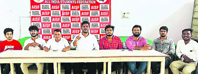 ఇంజినీరింగ్ కాలేజీల్లో ఫీజులు పెంచొద్దు