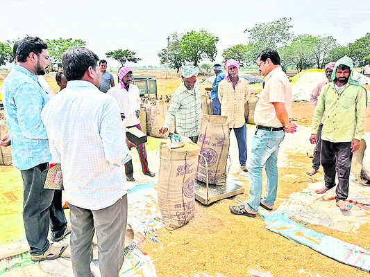 అకాల వర్షాలతో జాగ్రత్త
