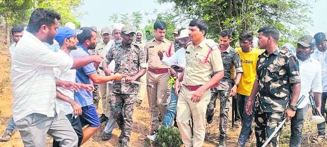 భూముల సర్వే అడ్డగింత