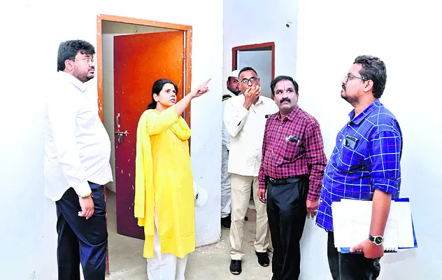 డబుల్‌ బెడ్‌రూం ఇళ్లు పూర్తి చేయాలి