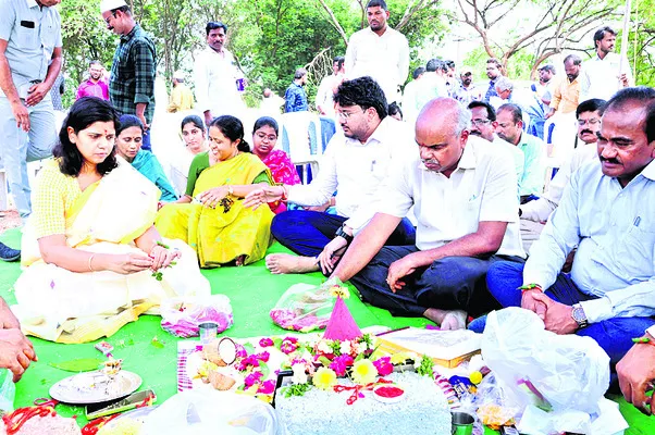 కలెక్టరేట్‌లో అదనపు బ్లాక్‌ నిర్మాణానికి భూమిపూజ