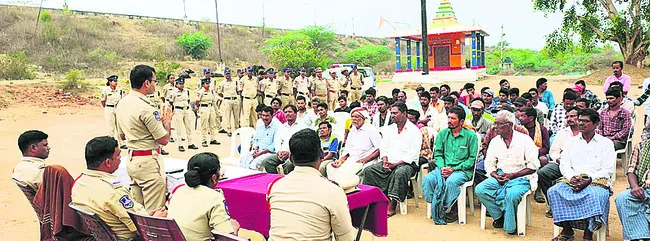 గాంధీనగర్లో కమ్యూనిటీ కాంటాక్ట్