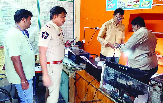 మీ–సేవా కేంద్రంలో చోరీ 