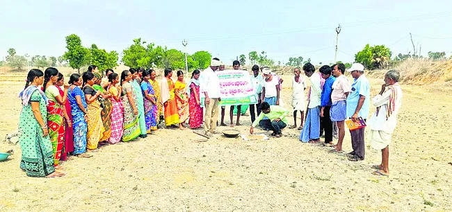 రైతులు భూసార పరీక్షలు చేయించుకోవాలి
