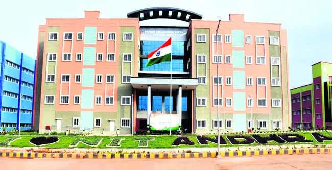 సీట్లు పాయె.. నిధులు రావాయె